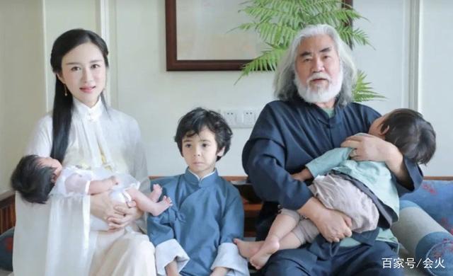 Trương Kỷ Trung - Trương Nghệ Mưu: Hai &quot;đại thụ&quot; cùng có vợ kém... 31 tuổi - Ảnh 3.