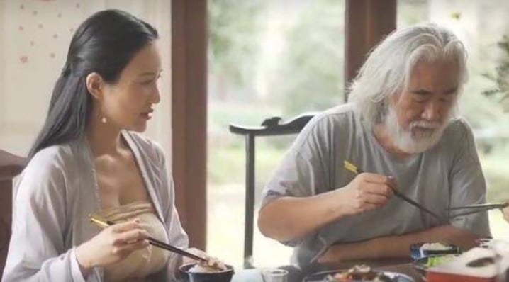 Trương Kỷ Trung - Trương Nghệ Mưu: Hai &quot;đại thụ&quot; cùng có vợ kém... 31 tuổi - Ảnh 5.