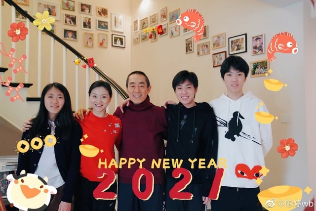 Trương Kỷ Trung - Trương Nghệ Mưu: Hai &quot;đại thụ&quot; cùng có vợ kém... 31 tuổi - Ảnh 7.