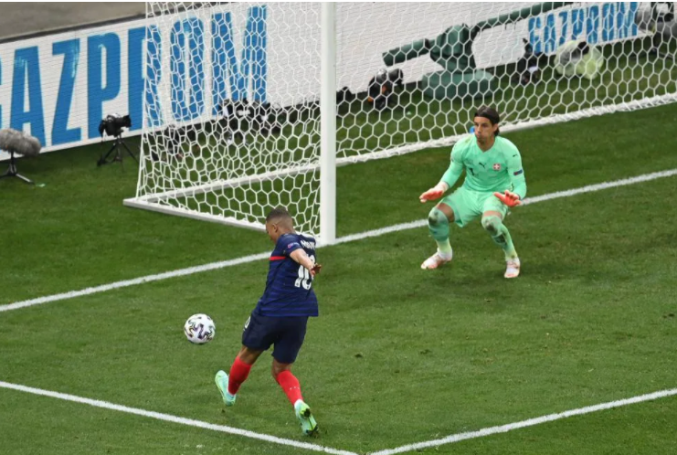 Kylian Mbappe: Áo số 10, niềm hy vọng số 1 và biến thành... số 0 - Ảnh 1.