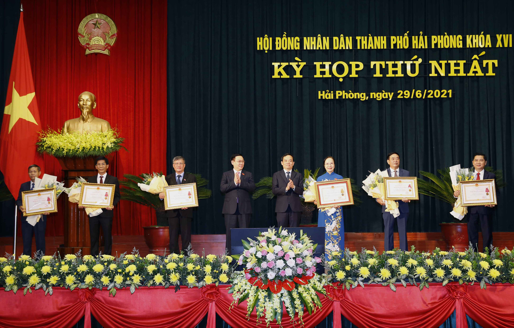 Chủ tịch Quốc hội Vương Đình Huệ: Nghiên cứu chính sách đặc thù để Hải Phòng phát triển nhanh, bền vững - Ảnh 4.
