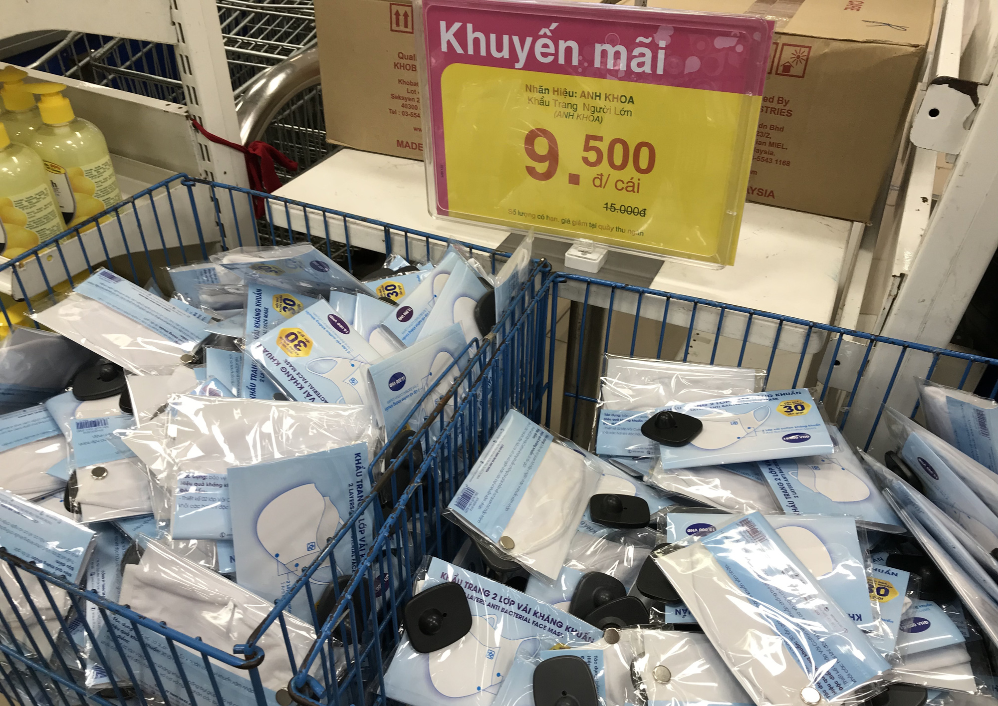 TP.HCM: Nhiều doanh nghiệp kích hoạt may khẩu trang khi Covid-19 phức tạp - Ảnh 1.