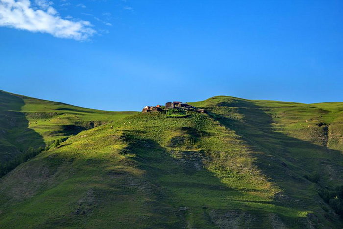 Tour mạo hiểm trải nghiệm tuyến đường du mục Tusheti, chiêm ngưỡng “thế giới thần tiên đang ngủ yên” - Ảnh 5.