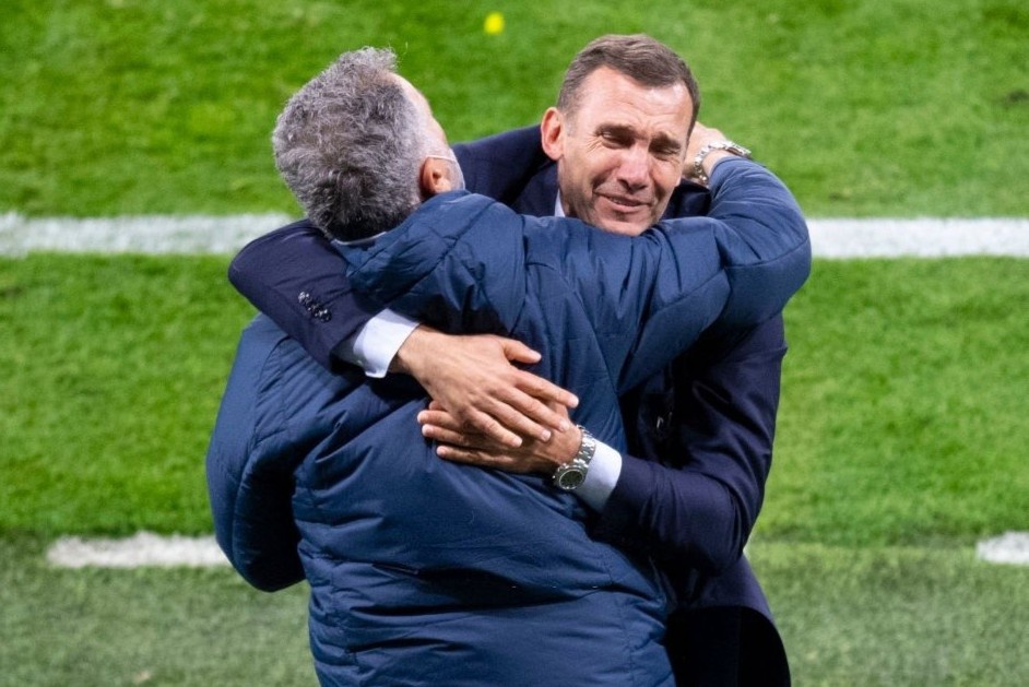 Shevchenko khóc khi Ukraine vào tứ kết Euro - Ảnh 1.