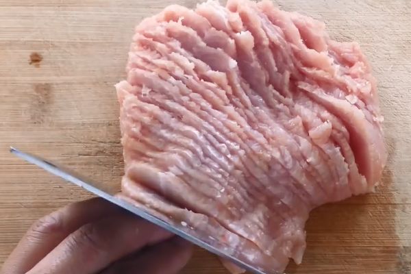 Bí quyết băm thịt nhanh như máy, thịt mềm lại có mùi vị ngon hơn khi chế biến - Ảnh 2.