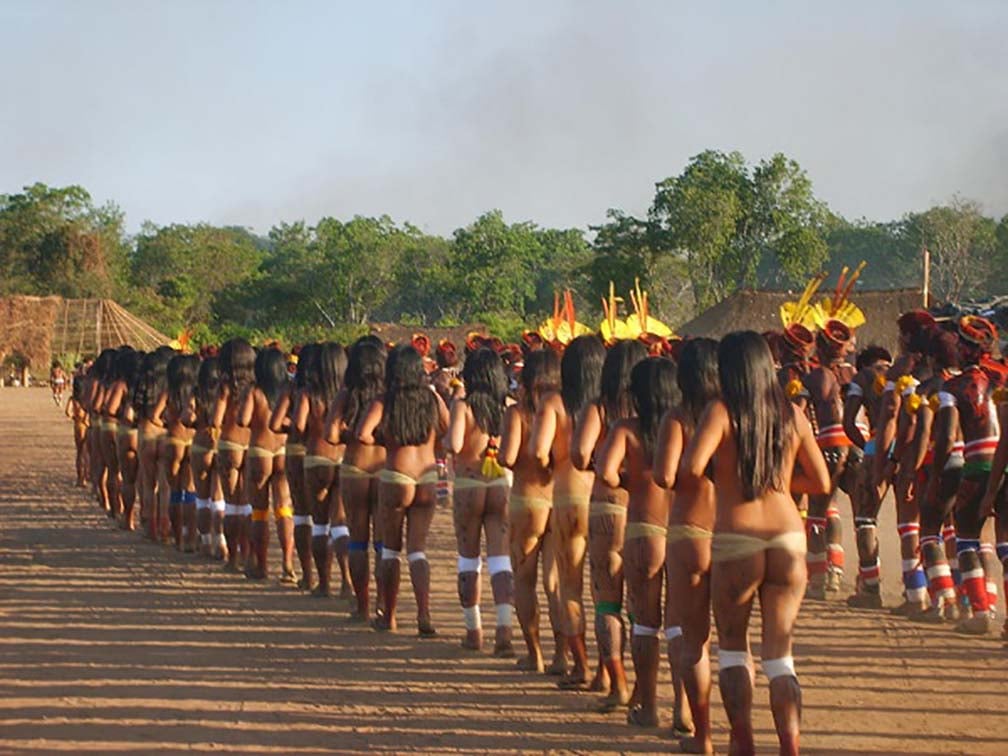 Brazil: Kỳ lạ bộ lạc Yawalapiti nude tại lễ hội, phụ nữ và đàn ông phải làm thế này - Ảnh 2.