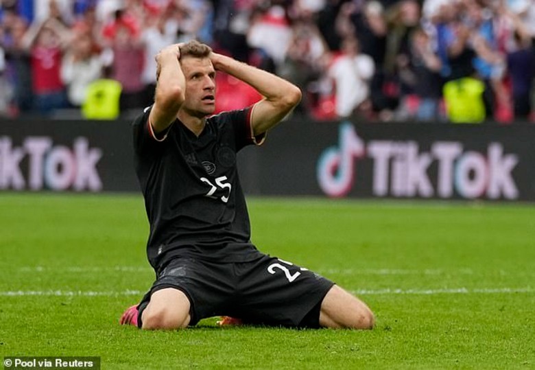Bị  thay khỏi sân, Muller nổi khùng với HLV Joachim Loew - Ảnh 1.
