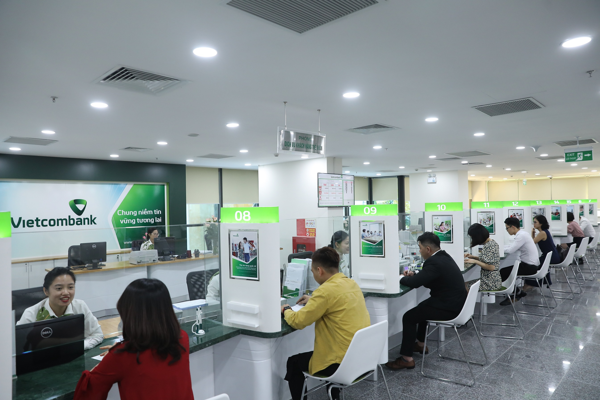 Dấu hiệu thanh khoản thu hẹp tại một số ngân hàng - Ảnh 1. Dấu hiệu thanh khoản thu hẹp tại một số ngân hàng - Ảnh 1.