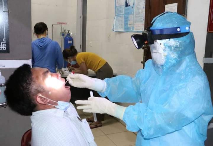 Hà Tĩnh: Hai bệnh nhân dương tính với Covid -19 tiếp xúc với nhiều người - Ảnh 2.