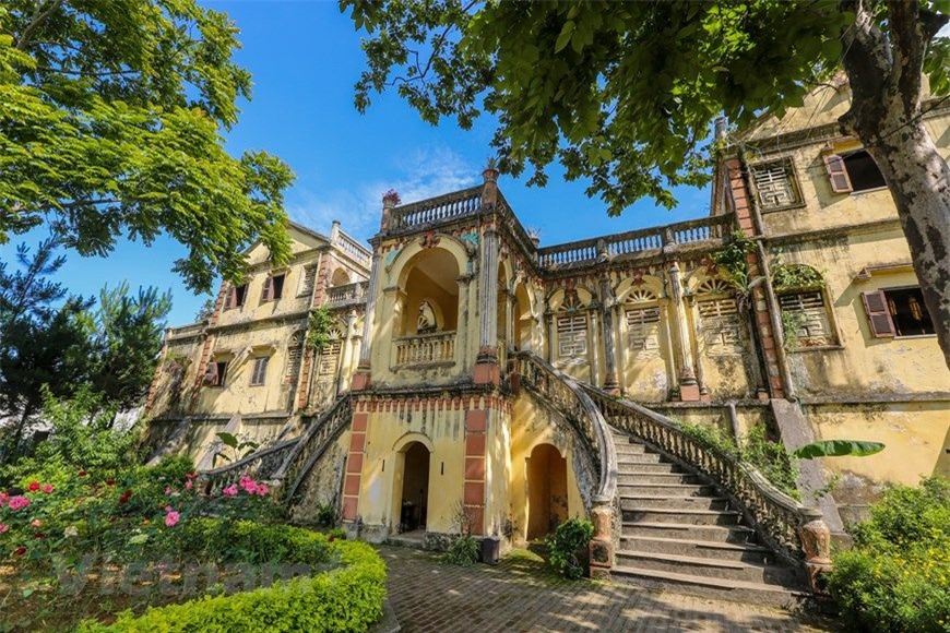 &quot;Đột nhập&quot; biệt thự lớn nhất thị trấn Bắc Hà của vua Mèo - Ảnh 4.