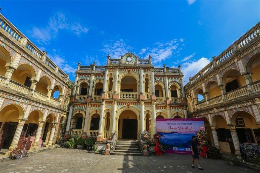 &quot;Đột nhập&quot; biệt thự lớn nhất thị trấn Bắc Hà của vua Mèo - Ảnh 5.