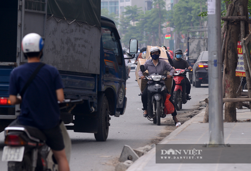 Quận Hai Bà Trưng: Phương tiện &quot;rồng rắn&quot; nối đuôi nhau đi ngược chiều rập rình nguy hiểm - Ảnh 5.