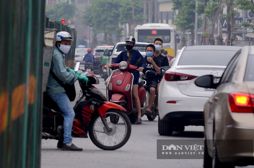 Quận Hai Bà Trưng: Phương tiện &quot;rồng rắn&quot; nối đuôi nhau đi ngược chiều rập rình nguy hiểm - Ảnh 8.