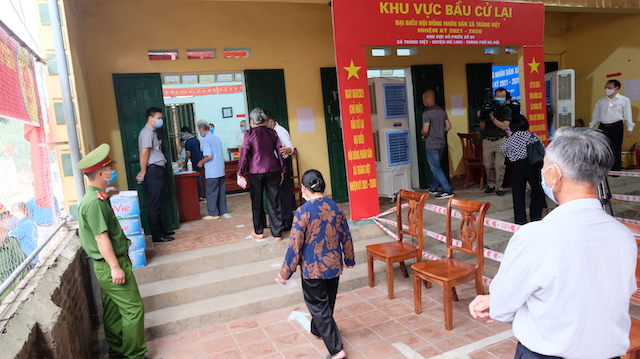 Tin Hà Nội 20h ngày 6/6: Chủ tịch HĐND xã mang 75 phiếu bầu cử về nhà tự gạch &quot;lên tiếng&quot; - Ảnh 2.