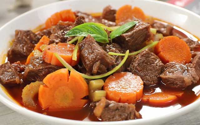 Hầm thịt bò đừng cho ngay 2 gia vị này, thịt sẽ khô cứng, mất ngon - Ảnh 1.