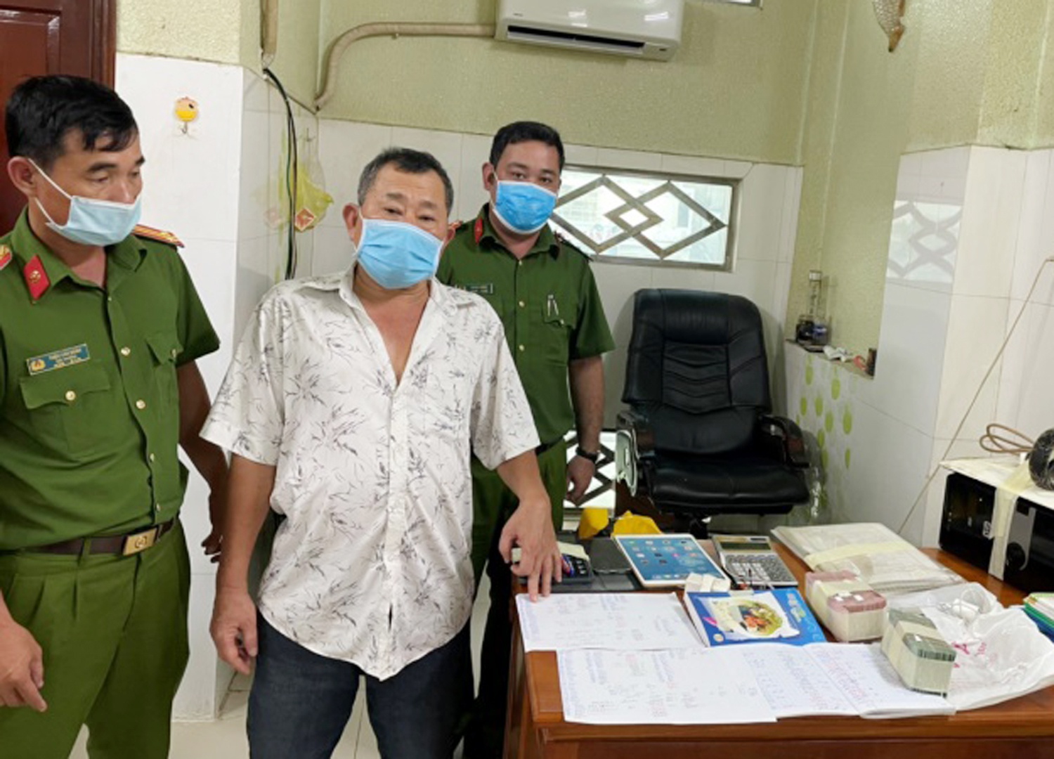 Phong tỏa 70 tài khoản liên quan đường dây đánh bạc &quot;khủng&quot; - Ảnh 1.