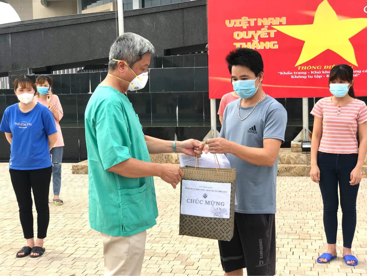 x ca Covid-19, BV dã chiến 2 lần đầu tiên có bệnh nhân xuất viện - Ảnh 1.