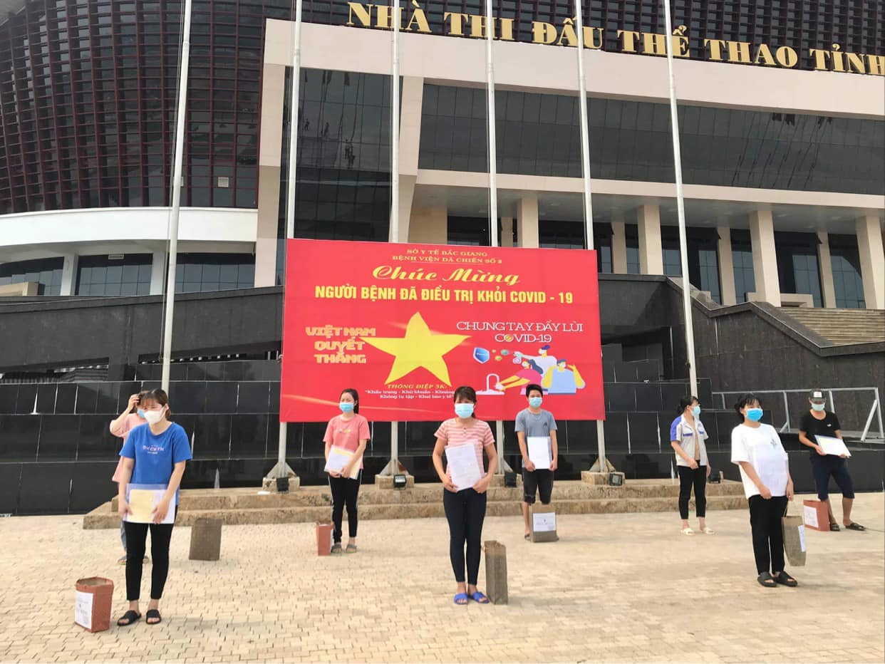 x ca Covid-19, BV dã chiến 2 lần đầu tiên có bệnh nhân xuất viện - Ảnh 2.