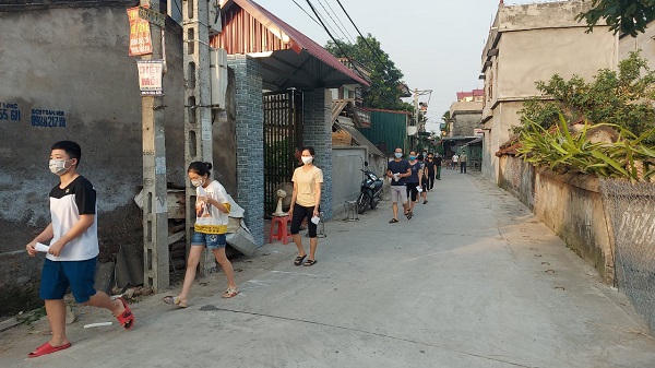 Bắc Ninh: Toàn huyện Thuận Thành tăng cường lực lượng triển khai xét nghiệm nhanh - Ảnh 2.