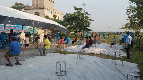 Bắc Ninh: Toàn huyện Thuận Thành tăng cường lực lượng triển khai xét nghiệm nhanh - Ảnh 11.