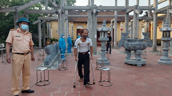 Bắc Ninh: Toàn huyện Thuận Thành tăng cường lực lượng triển khai xét nghiệm nhanh - Ảnh 10.