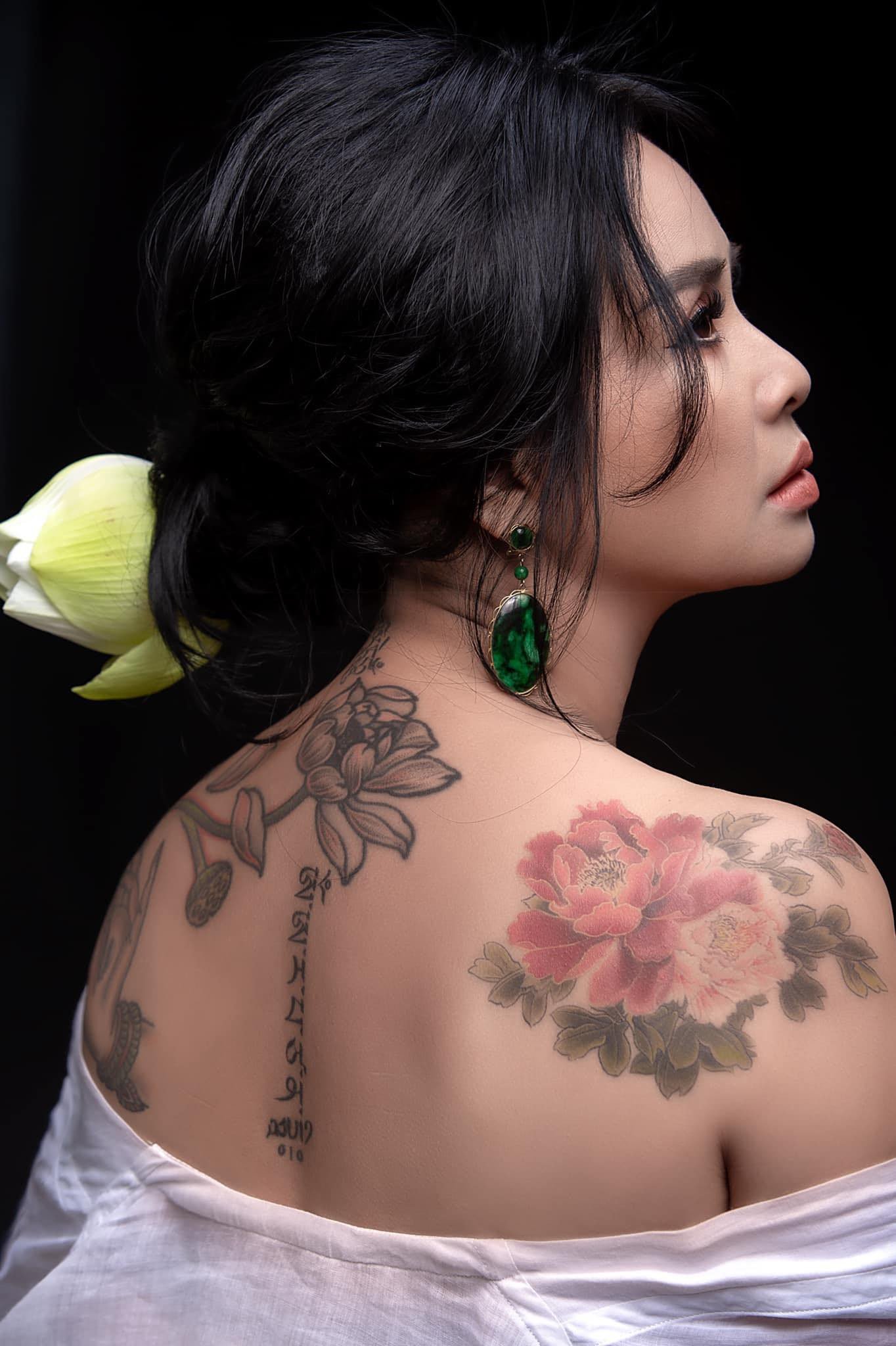 Thanh Lam xăm hình &quot;khủng&quot; trên lưng khiến cộng đồng mạng trầm trồ - Ảnh 2.