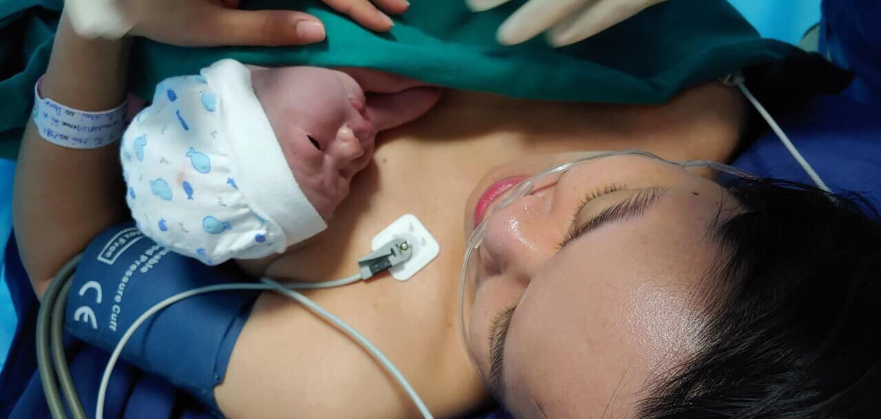 MC Lê Anh cố gắng dẫn chương trình trực tiếp khi nhận tin con trai cấp cứu - Ảnh 3.