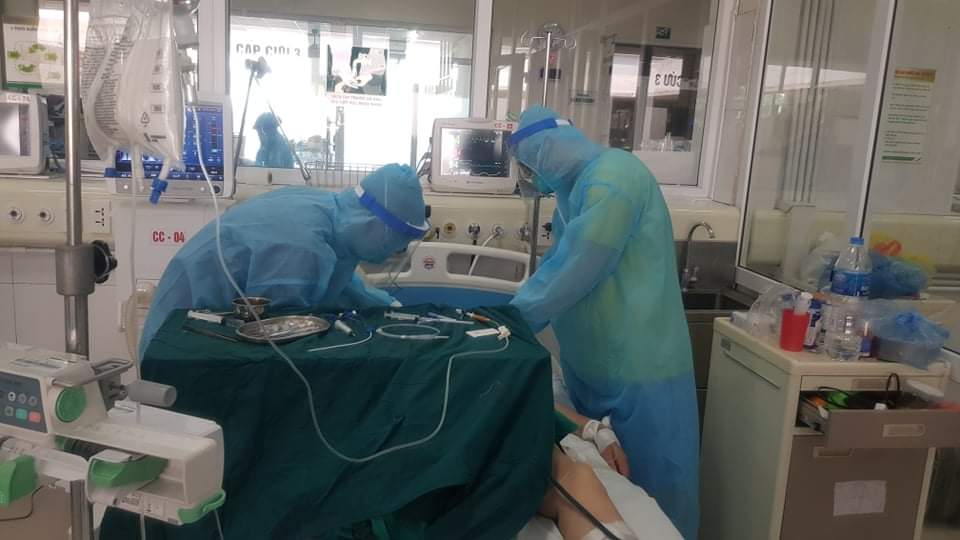 Bác sĩ Nguyễn Trung Cấp: &quot;Diễn biến lâm sàng bệnh nhân Covid-19 nhanh và nặng hơn&quot; - Ảnh 4.