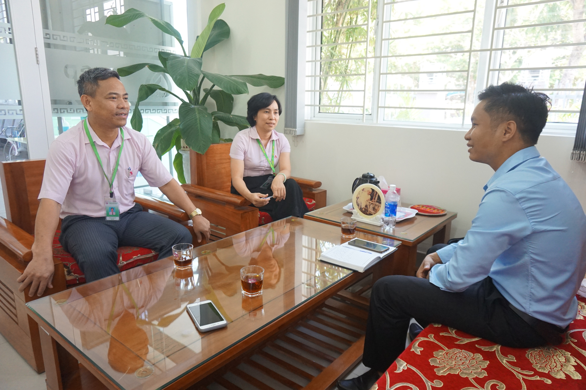 Thấu hiểu lòng dân, tận tâm phục vụ - Ảnh 4. Thấu hiểu lòng dân, tận tâm phục vụ - Ảnh 4.