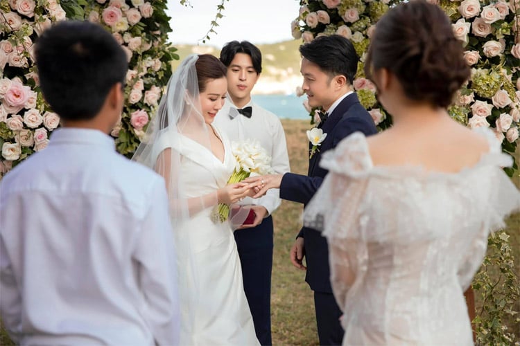 Hoa hậu Thu Hoài hơn chồng trẻ 10 tuổi, tuy nhiên nhan sắc không hề thua kém - Ảnh 2.