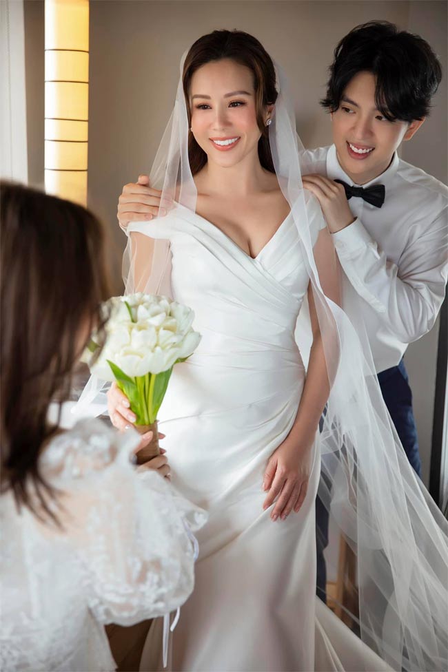 Hoa hậu Thu Hoài hơn chồng trẻ 10 tuổi, tuy nhiên nhan sắc không hề thua kém - Ảnh 3.