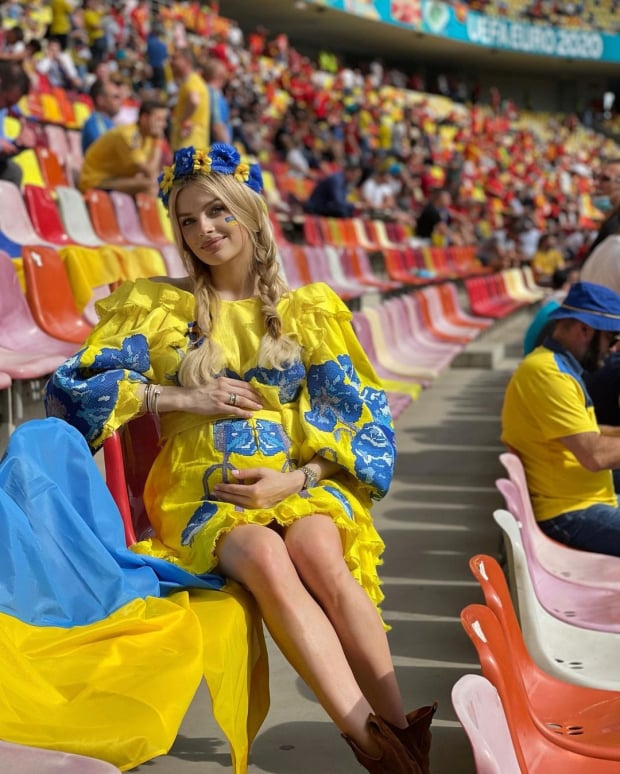 Dàn WAGs của ĐT Ukraine khoe nhan sắc &quot;không phải dạng vừa đâu&quot; - Ảnh 1.