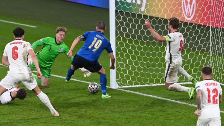 CHÙM ẢNH: Italia ăn mừng chức vô địch EURO 2020 ngay tại Wembley - Ảnh 1.