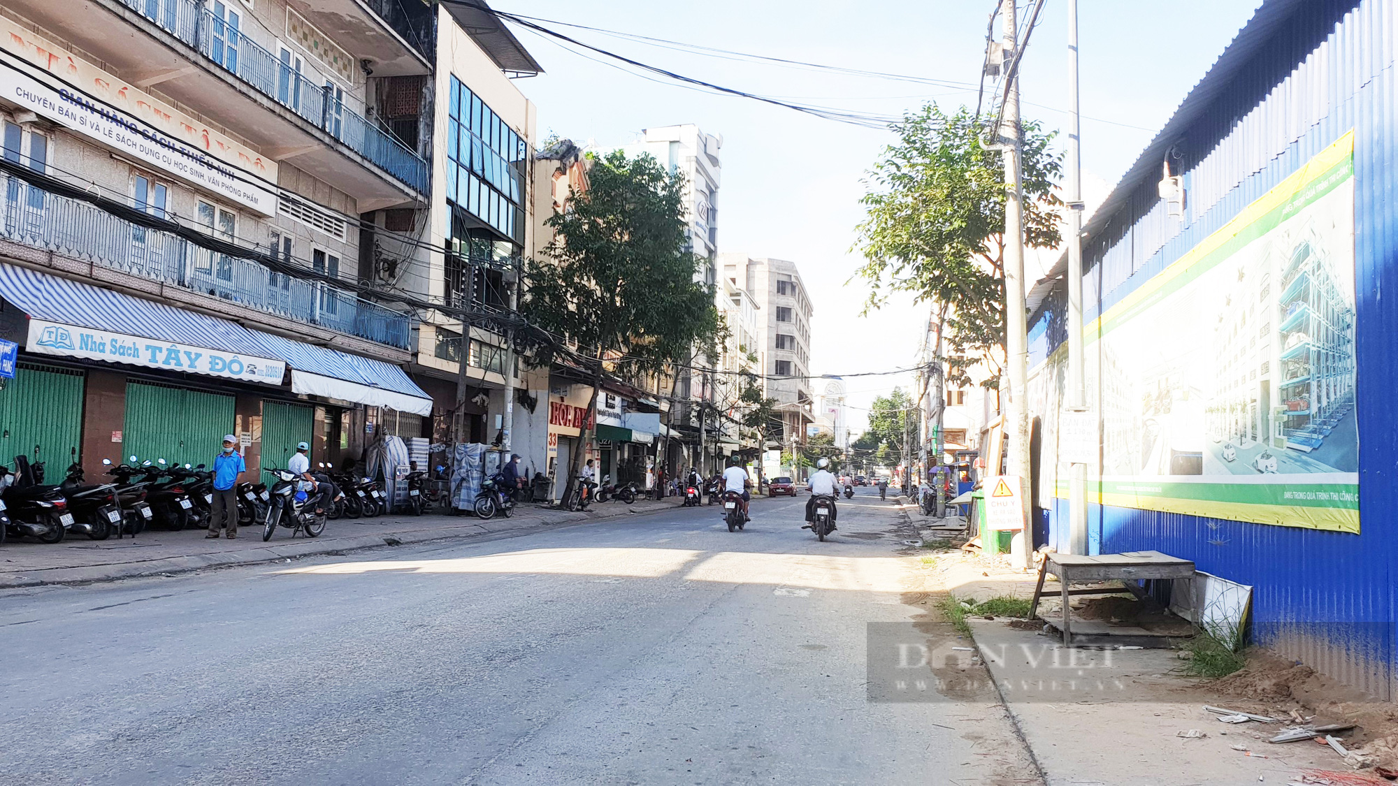 Ngày đầu giãn cách xã hội ở Cần Thơ: Chợ bắt đầu vắng khách, quán cà phê đóng cửa - Ảnh 4.