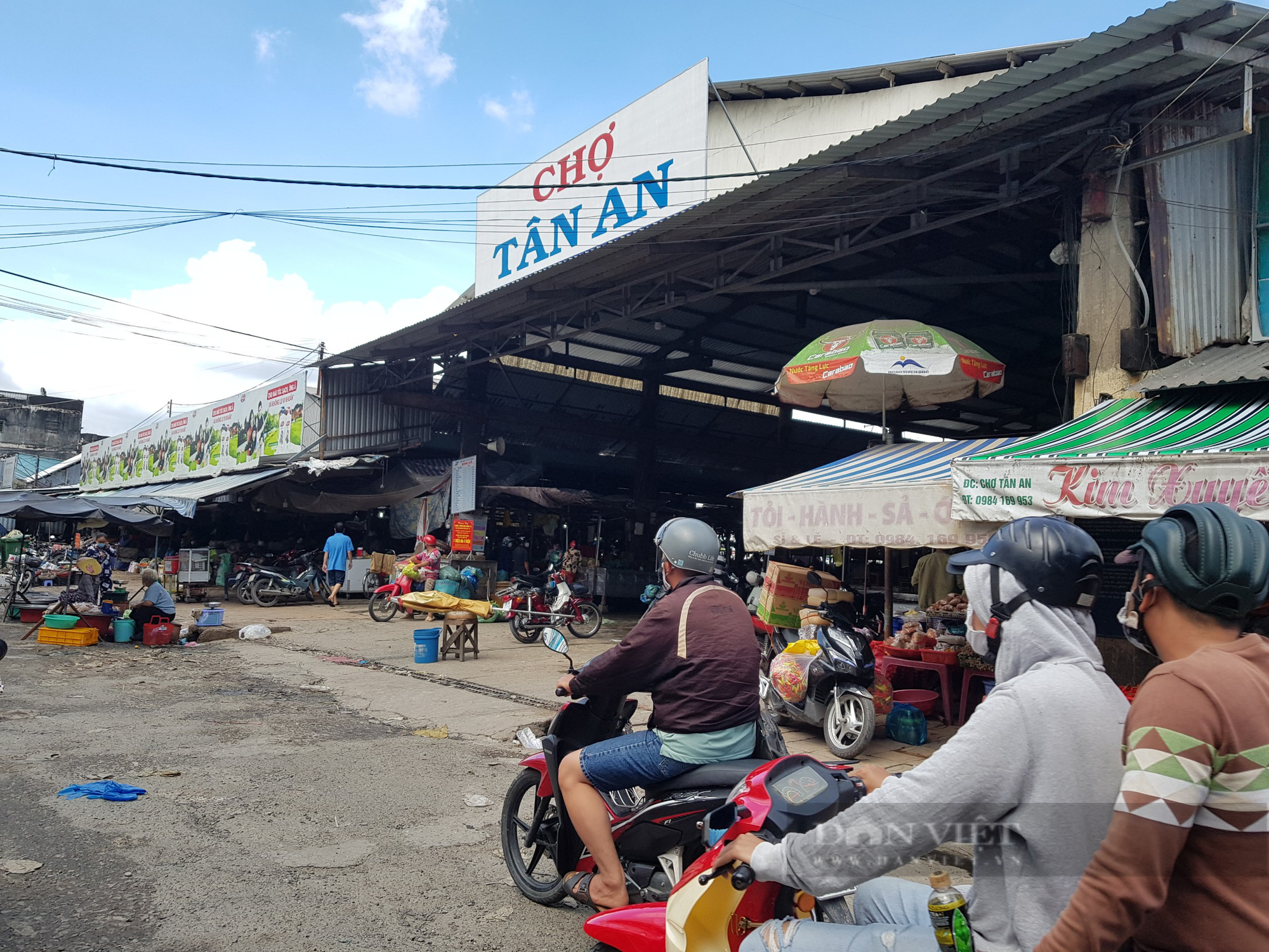 Ngày đầu giãn cách xã hội ở Cần Thơ: Chợ bắt đầu vắng khách, quán cà phê đóng cửa - Ảnh 6.