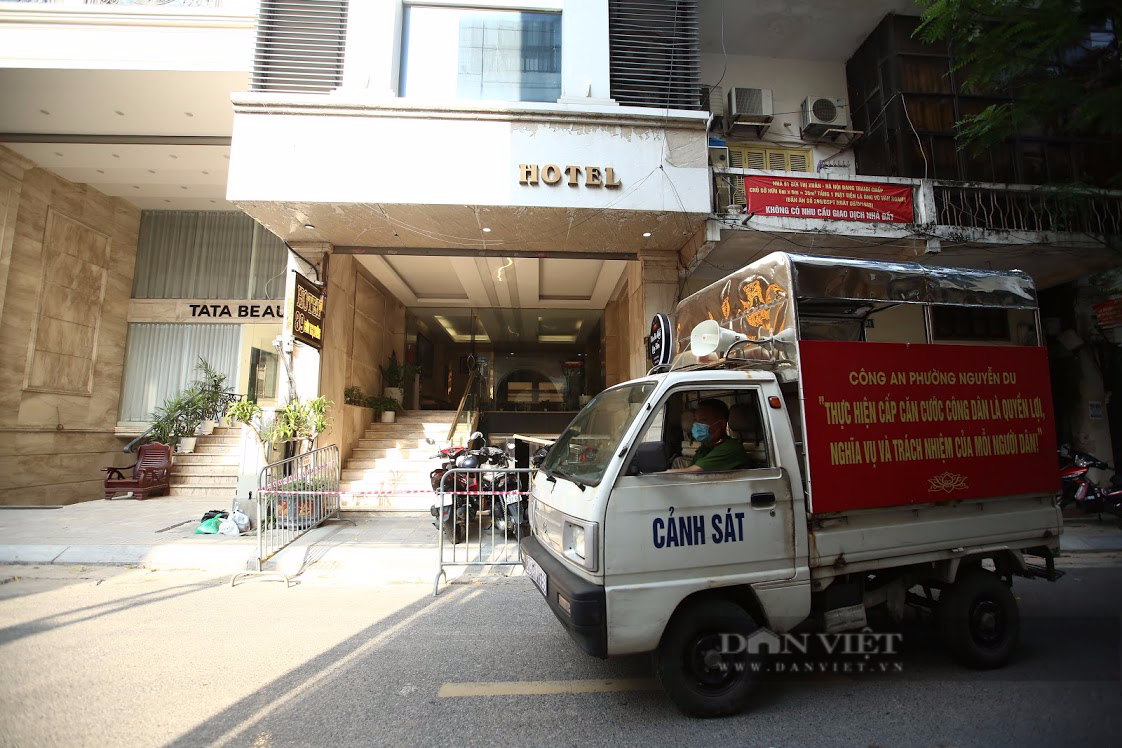 Thêm 10 ca dương tính với SARS-CoV-2 trong đó 8 người liên quan TP.HCM, Hà Nội thông báo khẩn  - Ảnh 1.