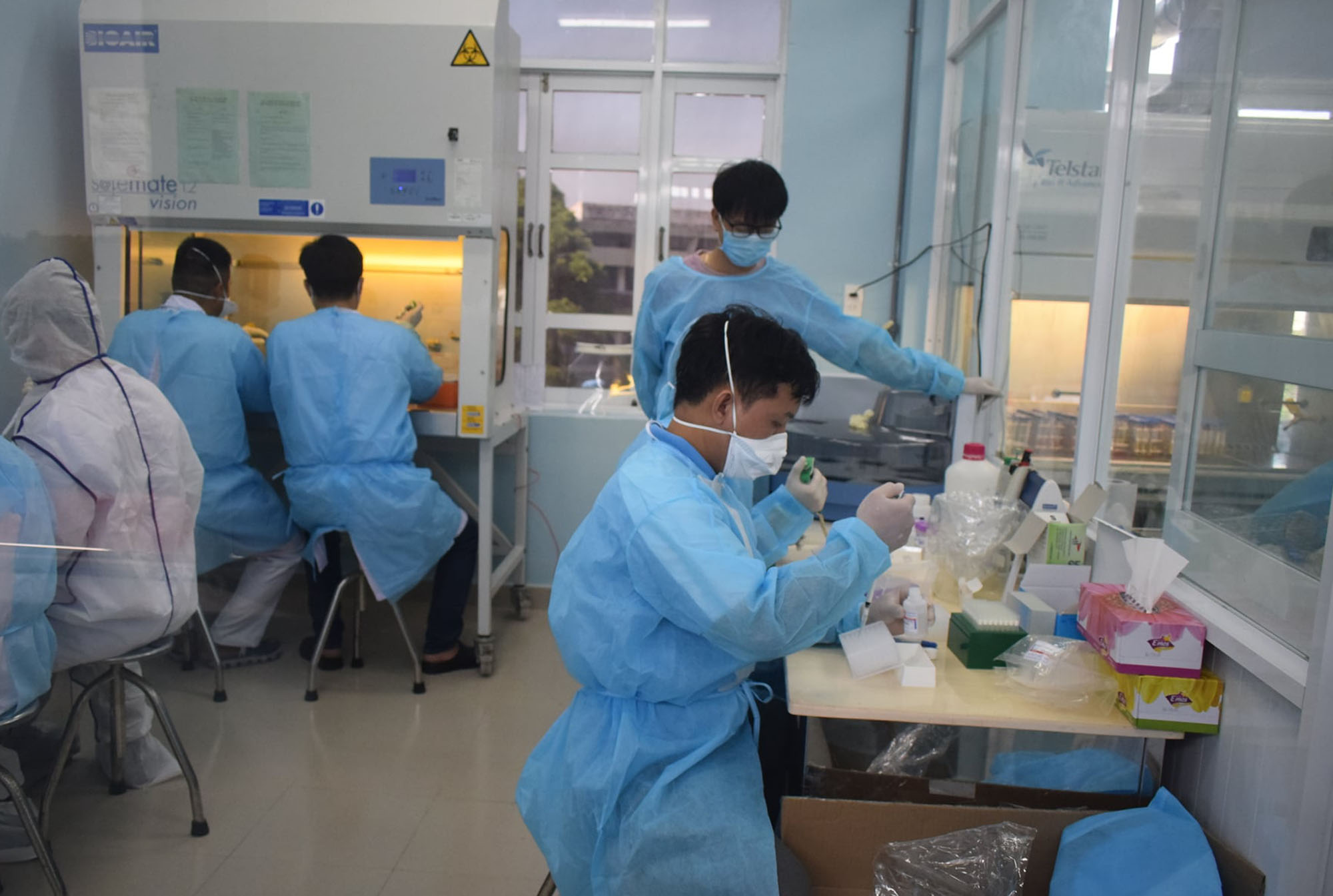 Phú Yên: Huy động cán bộ y tế về hưu, y tế tư nhân phòng chống dịch Covid-19 - Ảnh 1.