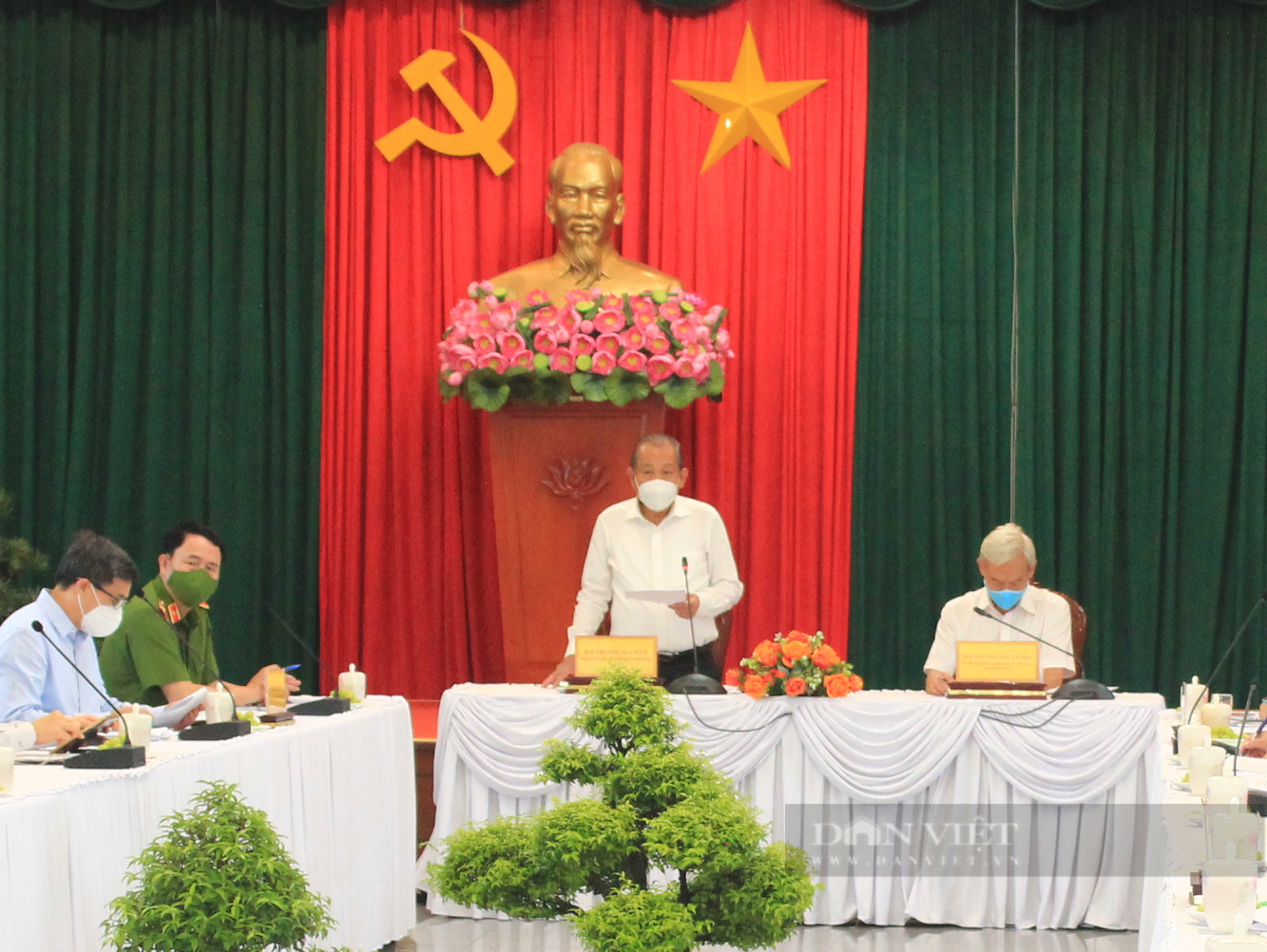 Phó Thủ tướng Trương Hòa Bình: Nếu cấp thiết có thể cách ly F1 tại nhà - Ảnh 1.