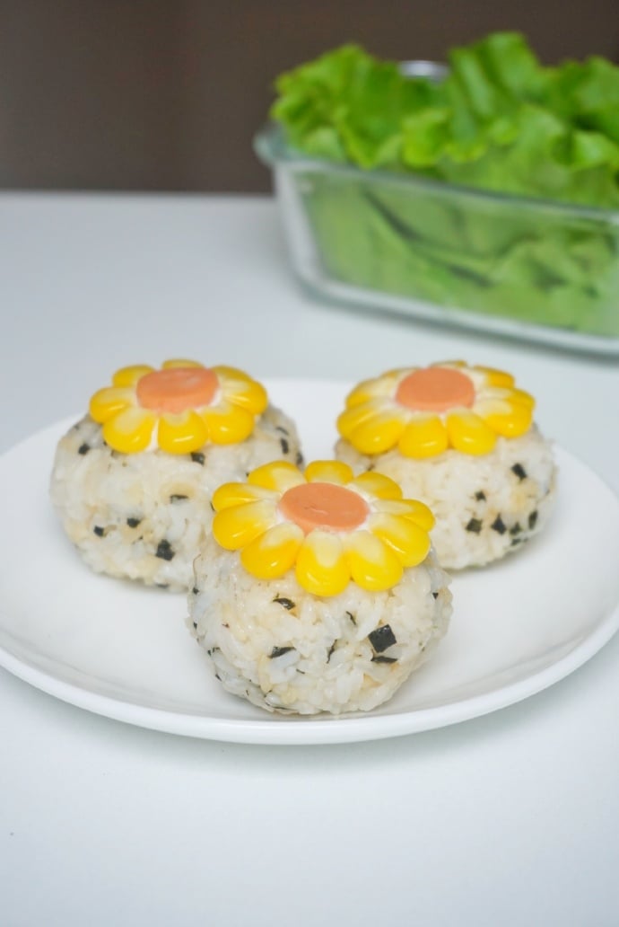 Rủ con vào bếp làm cơm bento hoa hướng dương xinh đẹp - Ảnh 4.
