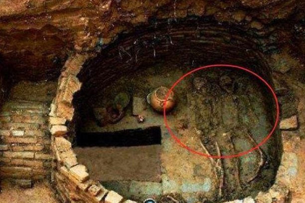 Vén màn bí ẩn &quot;ngôi mộ giết người&quot; lớn nhất Trung Quốc - Ảnh 1.