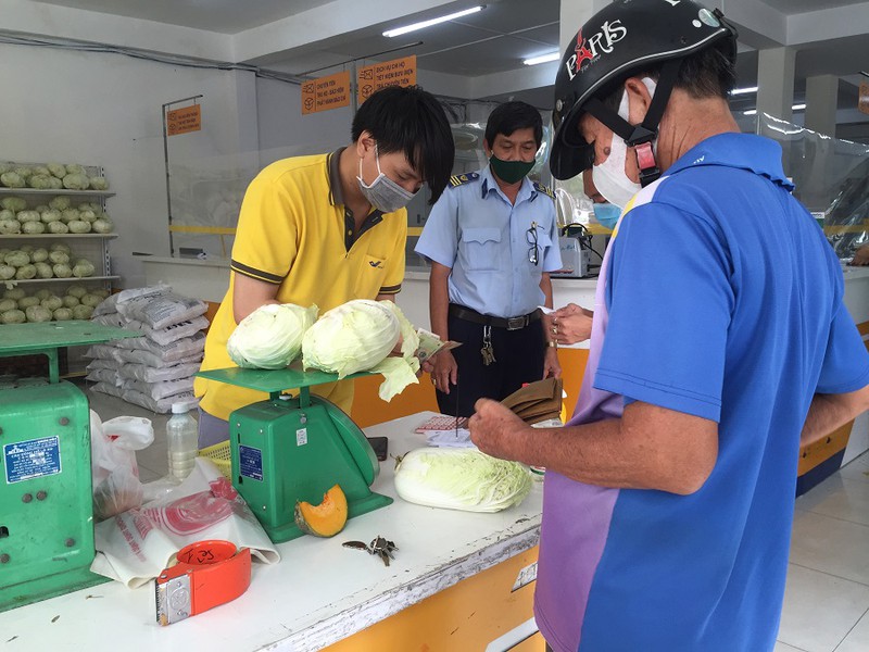 Bán hơn 17 tấn rau qua bưu điện trong ngày 16/7 - Ảnh 1.