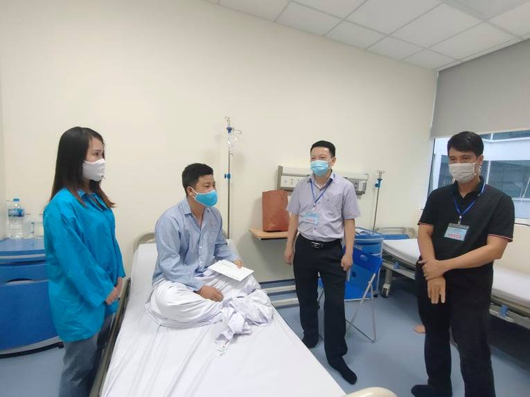 Sức khỏe của Phó trưởng Công an xã bị đánh vào đầu trong đêm khi nhắc nhở phòng dịch giờ ra sao? - Ảnh 1.