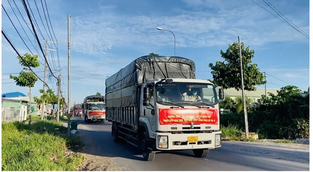 Công an An Giang hỗ trợ 110 tấn gạo cho người dân bị ảnh hưởng trực tiếp dịch Covid-19 - Ảnh 3.