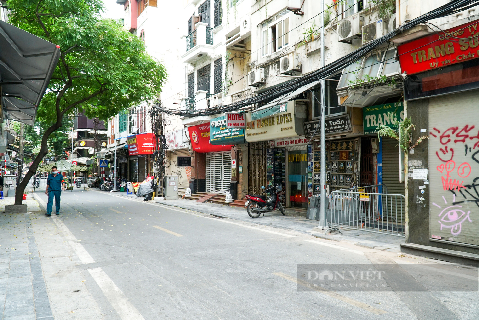 Phong toả phố Hàng Mắm sau khi phát hiện có 2 ca nhiễm Covid-19 tại cửa hàng vàng - Ảnh 3.