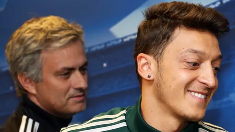 HLV Mourinho &quot;bóc phốt&quot;: Bạn gái Ozil ngủ với cả thành Milan - Ảnh 1.