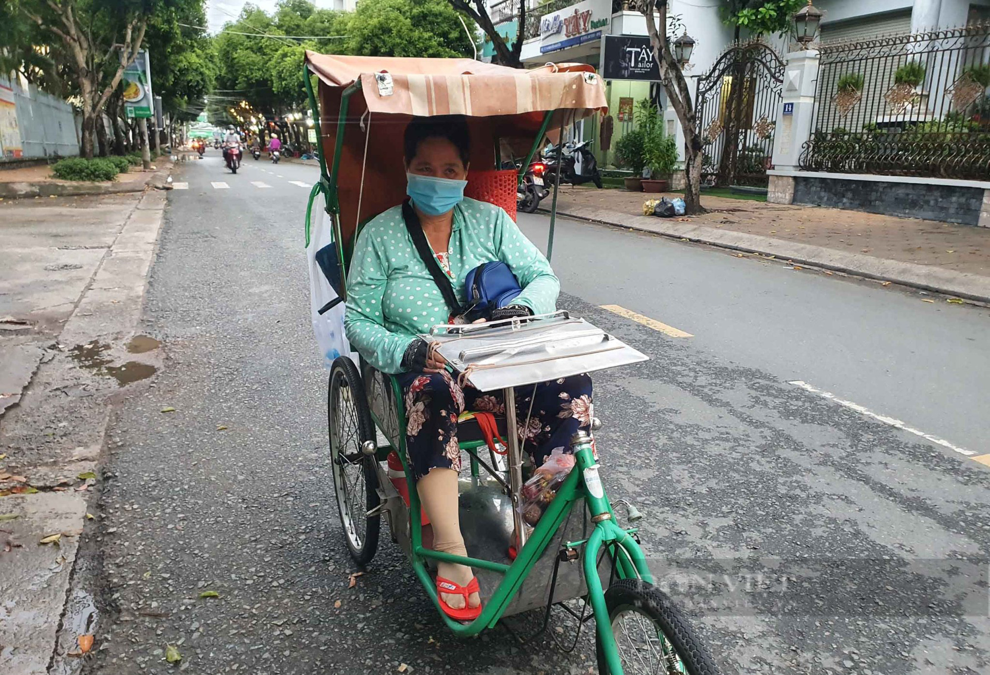 An Giang: Hỗ trợ người bán vé số khó khăn 1,5 triệu đồng/người/lần - Ảnh 1.