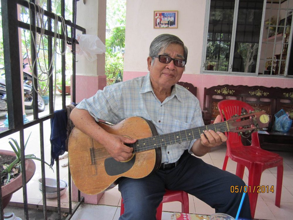 Phi Nhung: “Tôi bị khán giả giữ chân, bầu sô phải ra chắp tay lạy” - Ảnh 2.