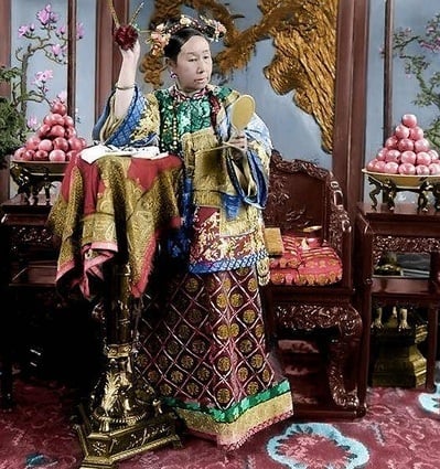 Từ Hi Thái hậu: Mỗi bữa 120 món, dùng 400 quả táo chỉ để... ngửi - Ảnh 1.