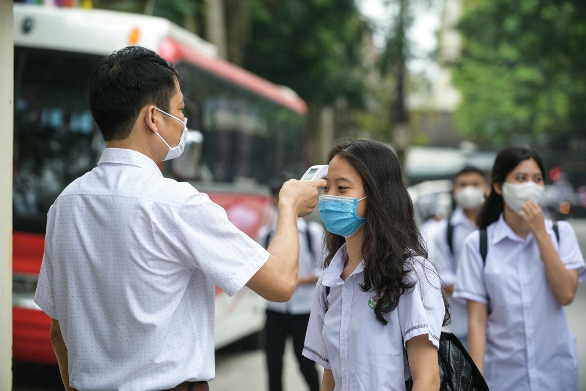 Hà Nội xuất hiện điểm 9,75 Văn tốt nghiệp, nam sinh viết 9 trang giấy, rất sắc ý - Ảnh 2.