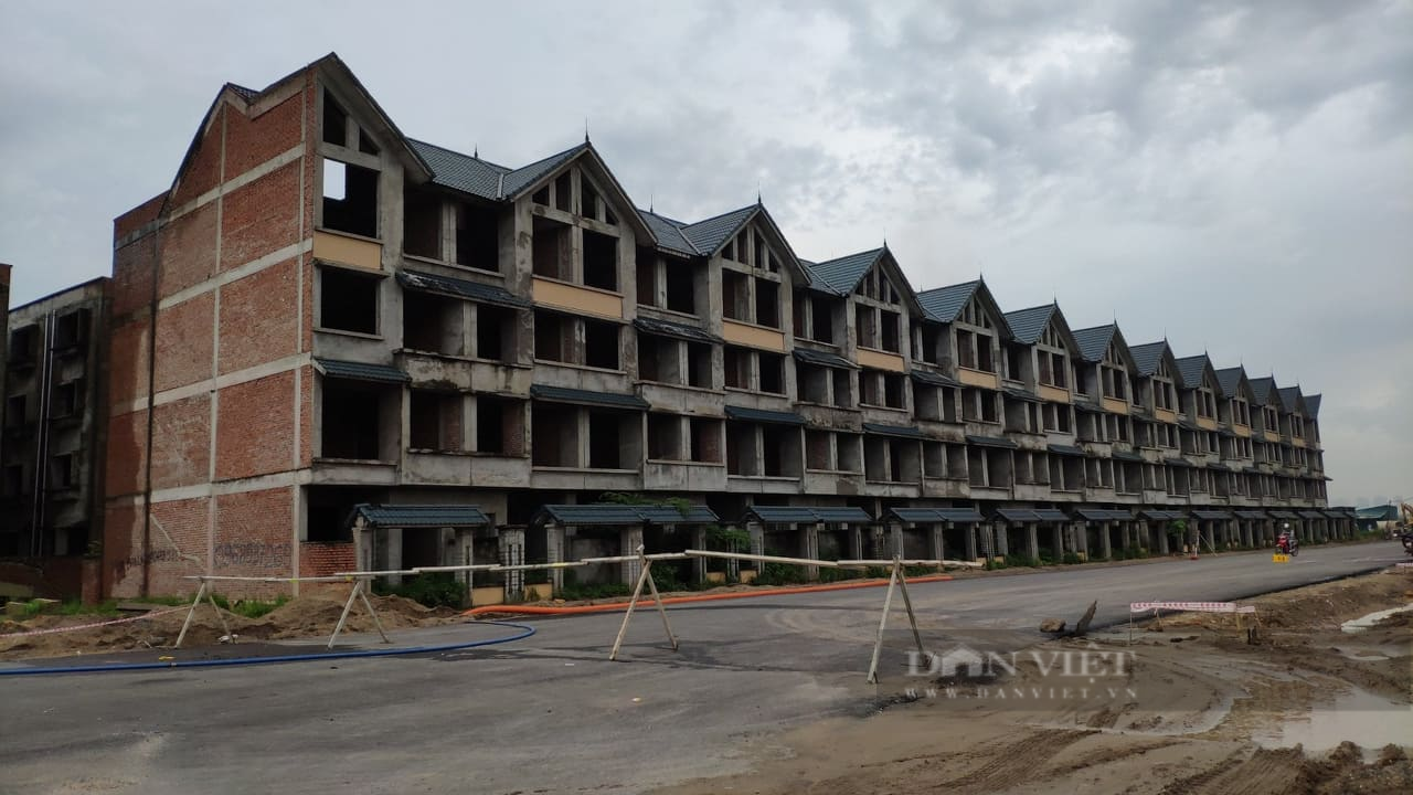 Giá nhà liền kề, biệt thự ngoài trung tâm Hà Nội gây 'choáng váng' - Ảnh 2.